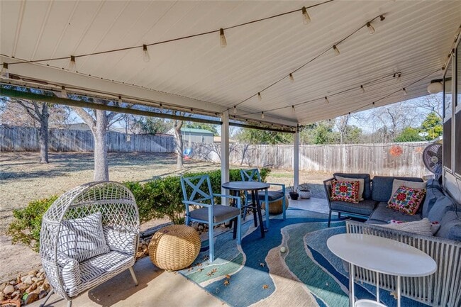 Building Photo - 11512 Oak Trail