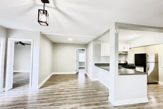 Building Photo - 817 NE 19th Avenue