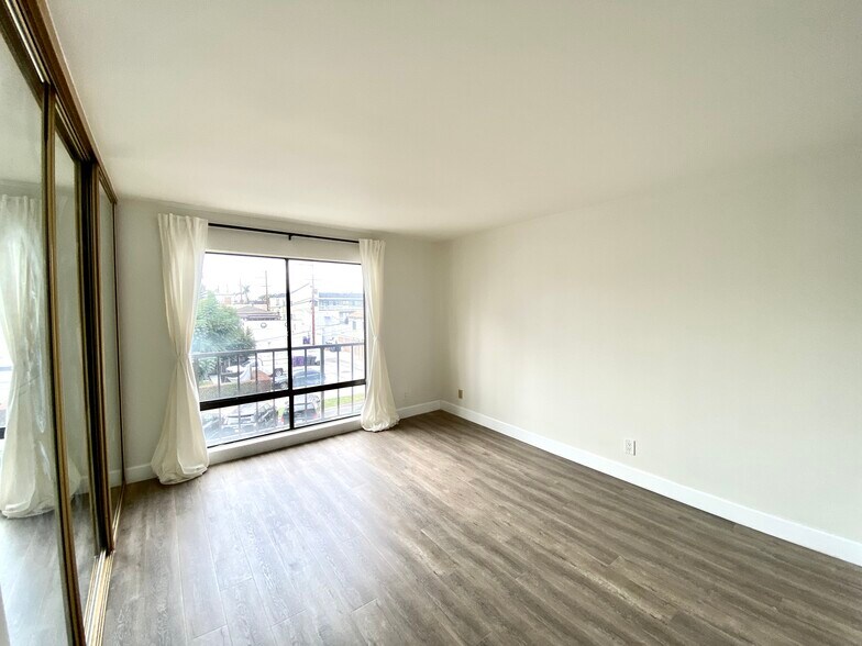Building Photo - 1803 E Ocean Blvd