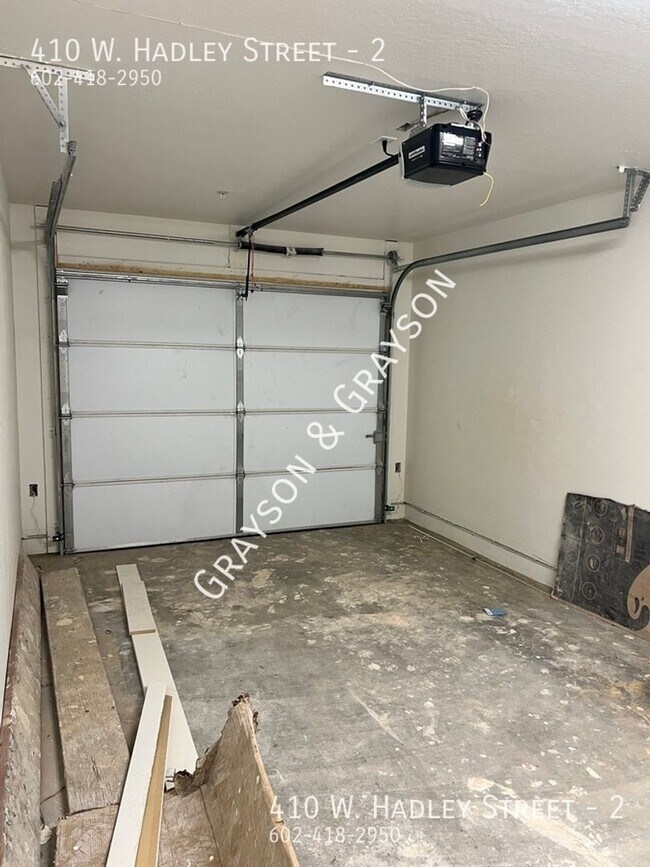 Building Photo - 410 W Hadley St