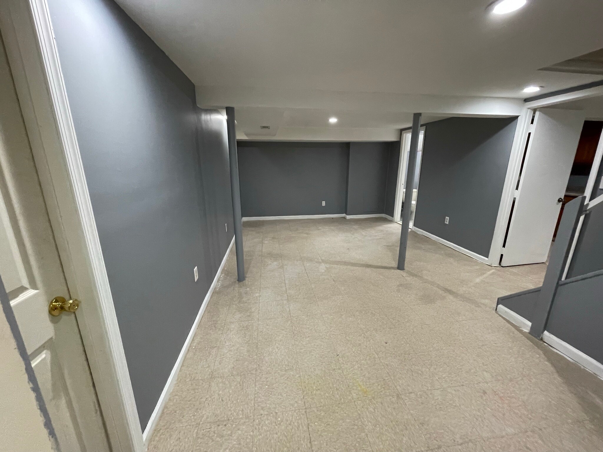 Building Photo - 216 Carnation Ct