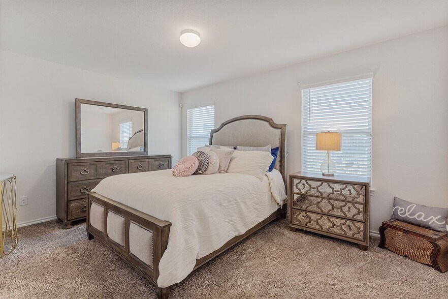 Building Photo - 936 English Dr