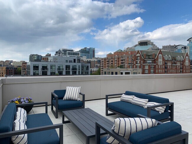 Building Photo - Gorgeous 2/2 with luxurious Lobby Level Condo in Hampden Row