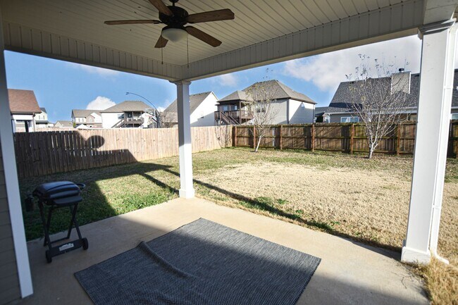 Building Photo - Pet Friendly Four Bedroom with Bonus!