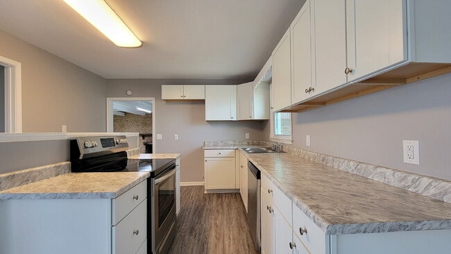 Building Photo - Spacious 3 Bedroom Home in District 6 – Re...