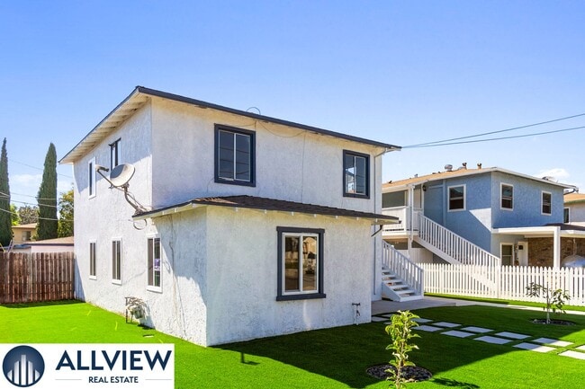 Building Photo - 452 S Shaffer St