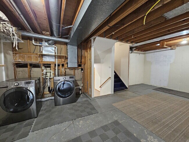 Building Photo - 6532 Freeport Dr