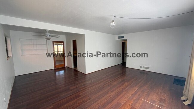 Building Photo - Three Bedroom Ranch Style Home