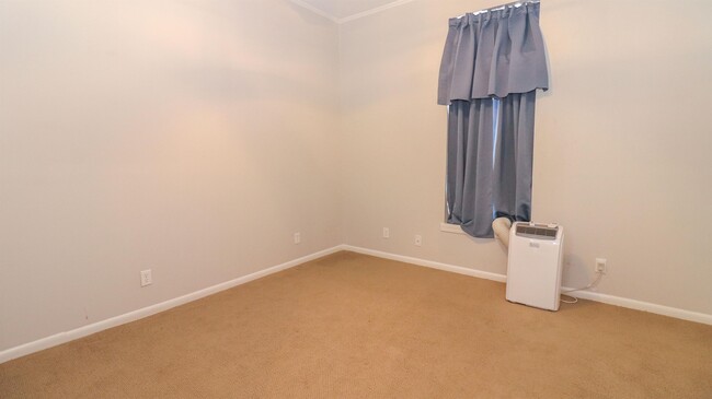 Building Photo - 32 N Lafayette Ave