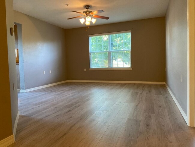Building Photo - Condominium in FoxPointe