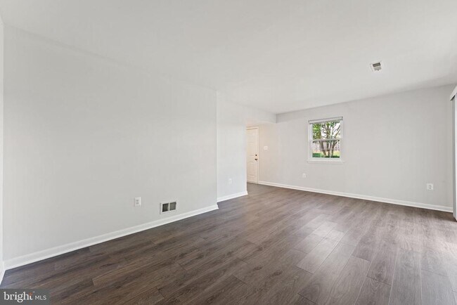 Building Photo - 15001 Cherrydale Dr