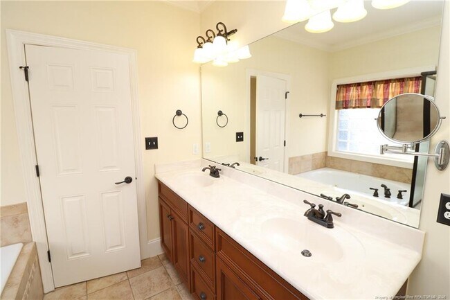 Building Photo - 7124 Blue Juniper Ct