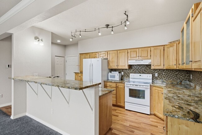 Building Photo - 22855 E Country Vista Dr