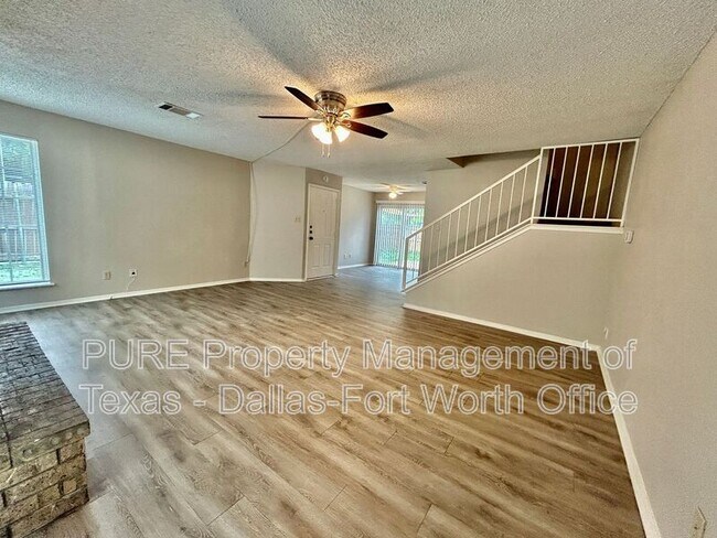 Building Photo - 2415 Oak Manor
