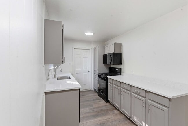 Building Photo - Amazing in Arlington