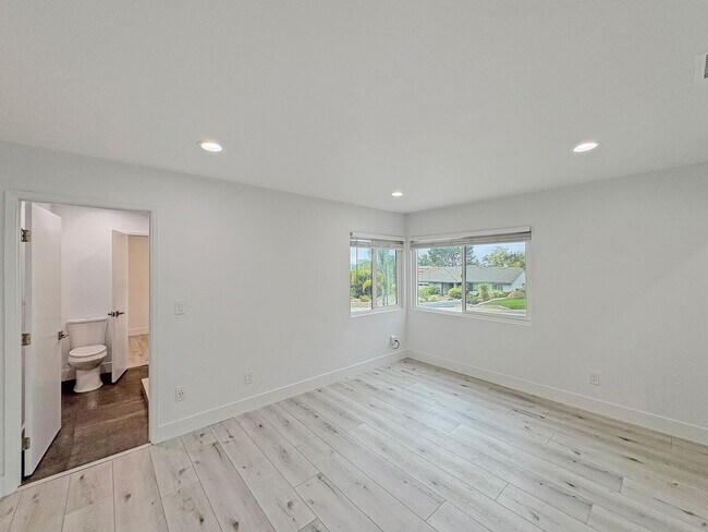 Building Photo - Spacious 5BD/4BA Poway Home with Hill View...