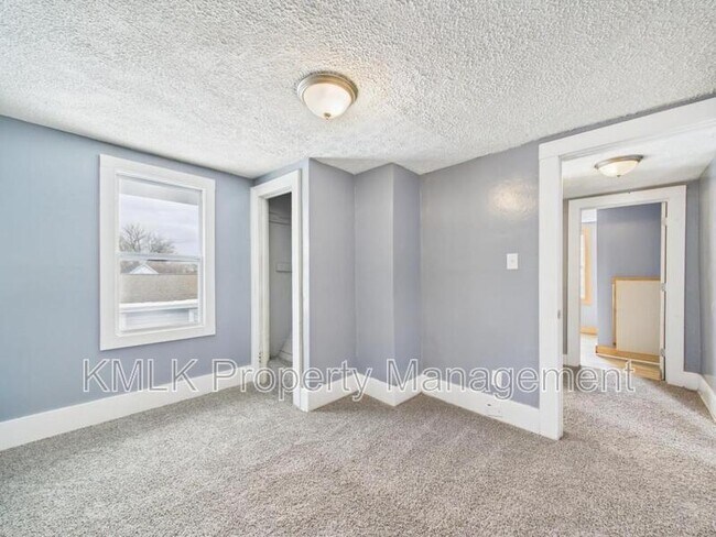 Building Photo - 594 Columbia Ave