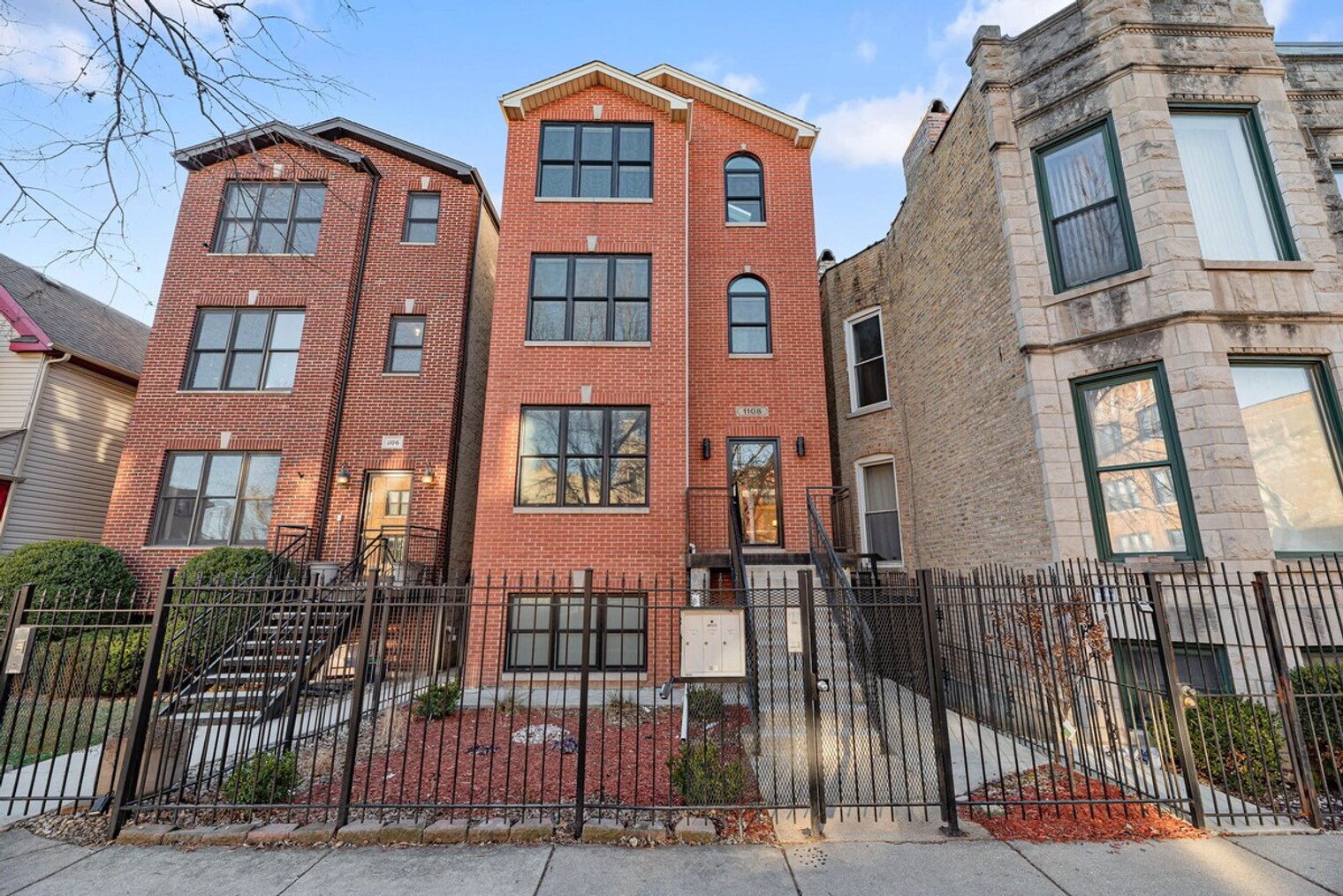 Building Photo - 1044 N California Ave