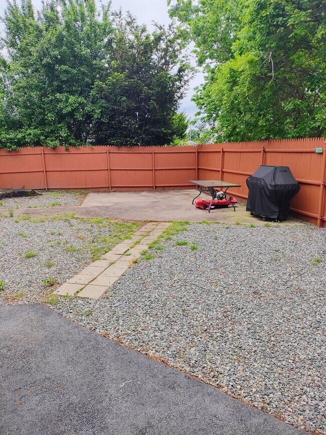 Building Photo - ****Cranston/Auburn Neighborhood - Two Bed...