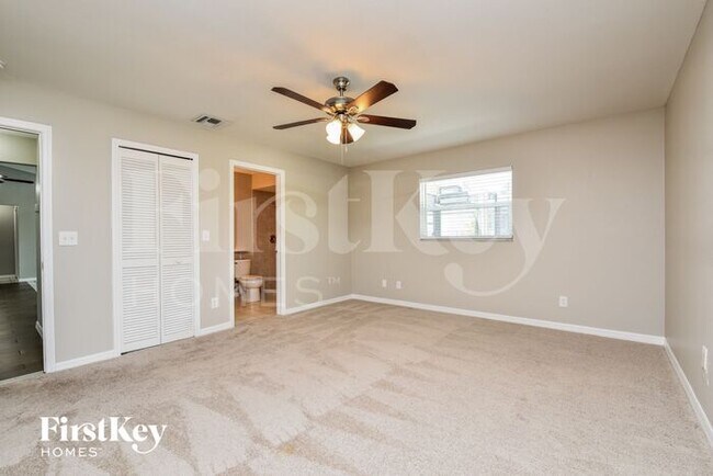 Building Photo - 406 SE 10th Ave