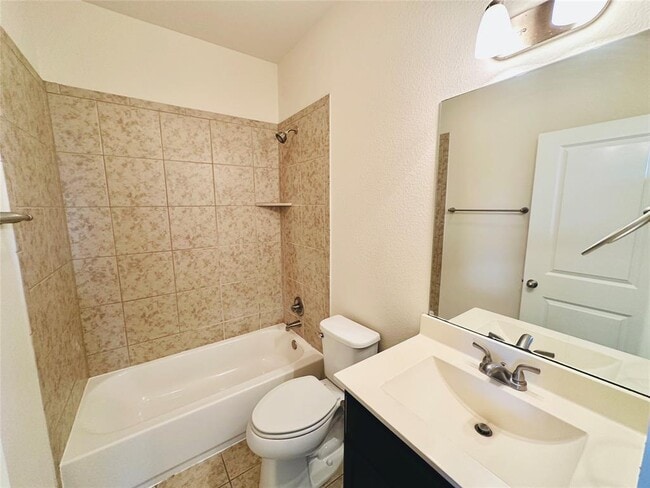 Building Photo - 2216 Creekside Ln