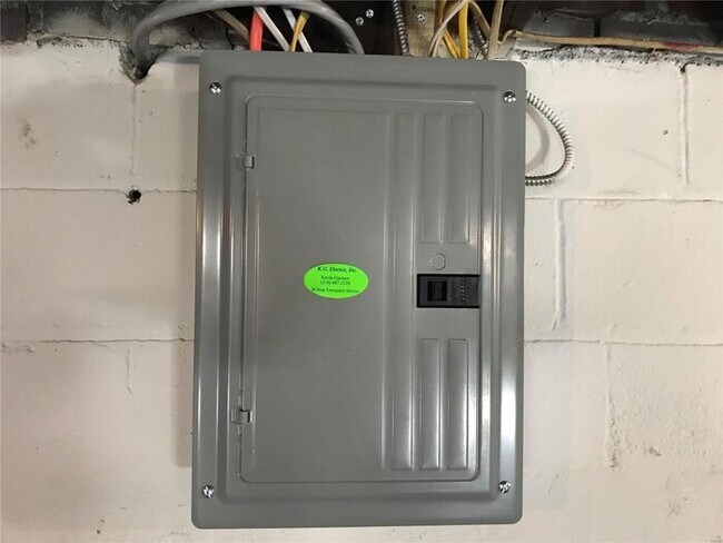 Building Photo - Fantastic 2bd/1ba home! Let yourself in!