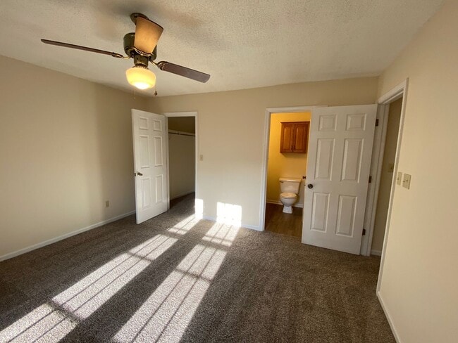 Building Photo - 2BR 1.5BA single story condo located near WKU!