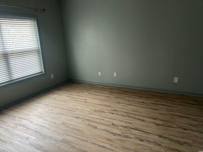 Building Photo - 4104 Pinehurst Cir