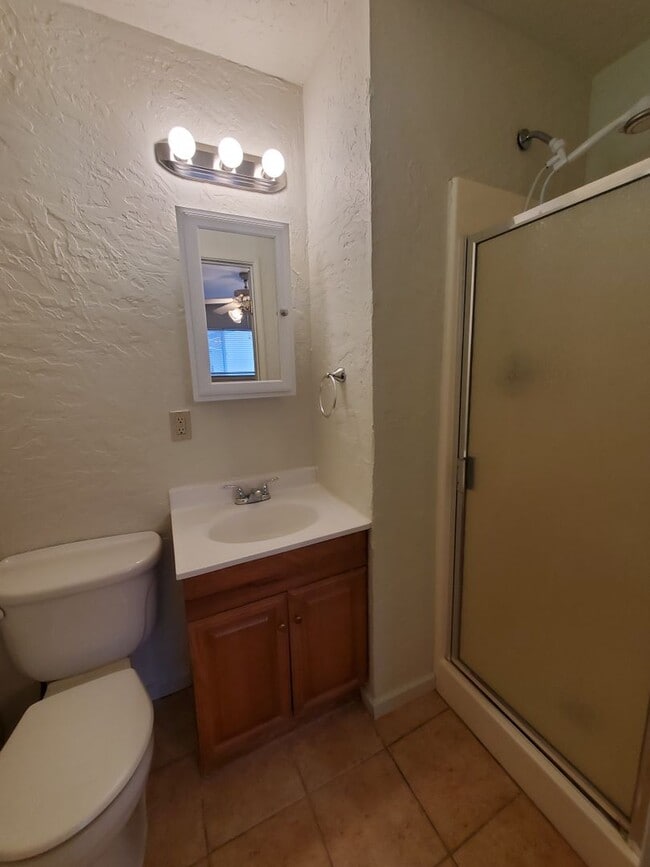 Building Photo - 3 Bedroom 2 Bath House with Large Yard Available Now!