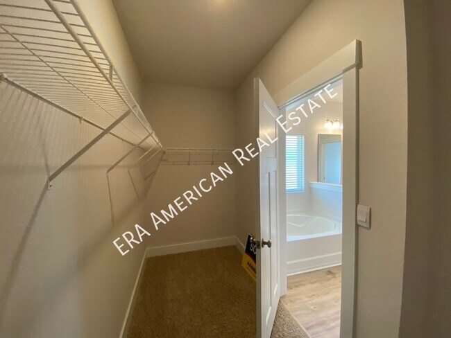 Building Photo - 3398 Southwind Dr