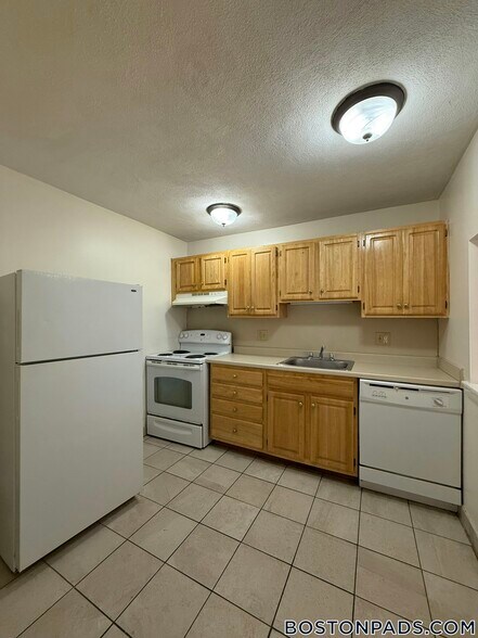 Primary Photo - 84 Gardner St