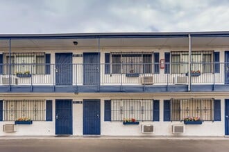 Building Photo - Super CUTE 1 bedroom Condo next to UNLV