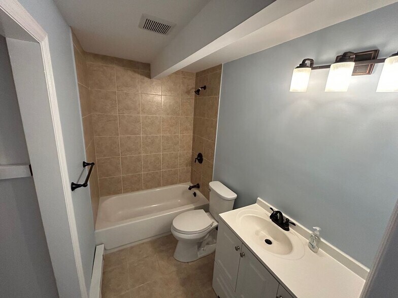 Building Photo - 3200 W Brigantine Ave