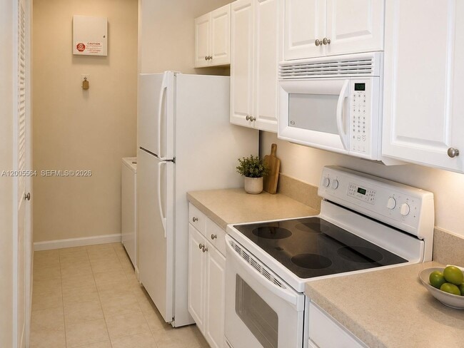 Building Photo - 4402 SW 160th Ave