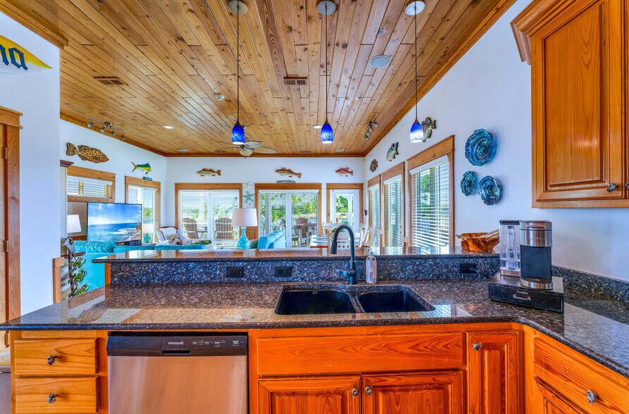Building Photo - 105 Anglers Harbor Ln