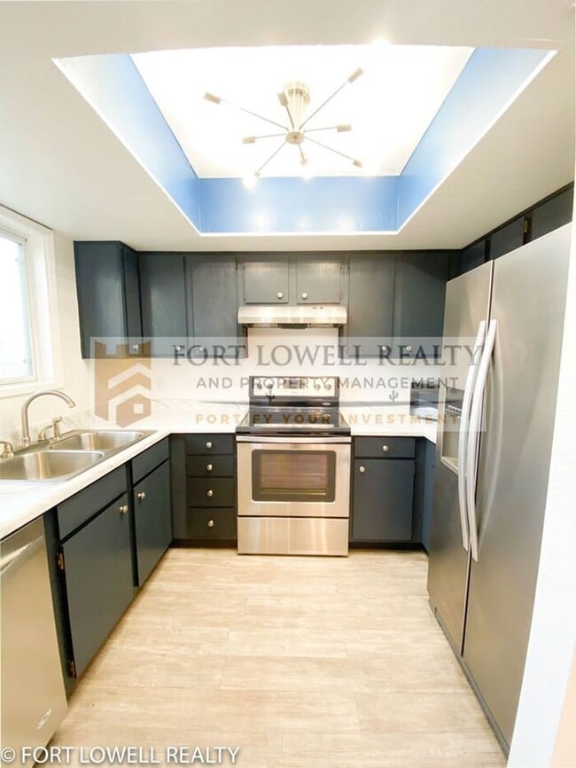 Building Photo - 2 Bed 2.5 Bath Townhome