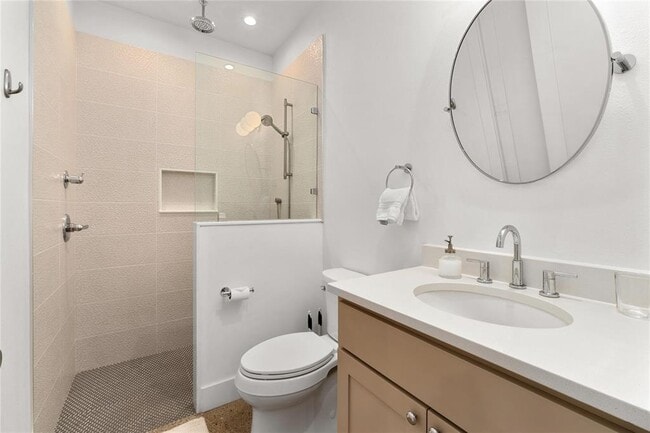 Building Photo - 1806 Garden St