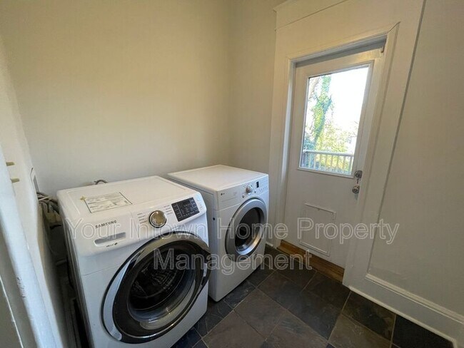 Building Photo - 301 Elmira Pl NE
