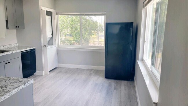 Building Photo - 5512 11th Ave S