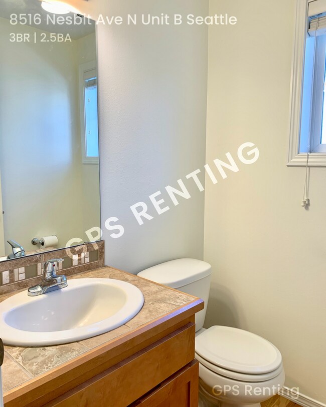 Building Photo - Beautiful N. Seattle 3 story townhouse wit...