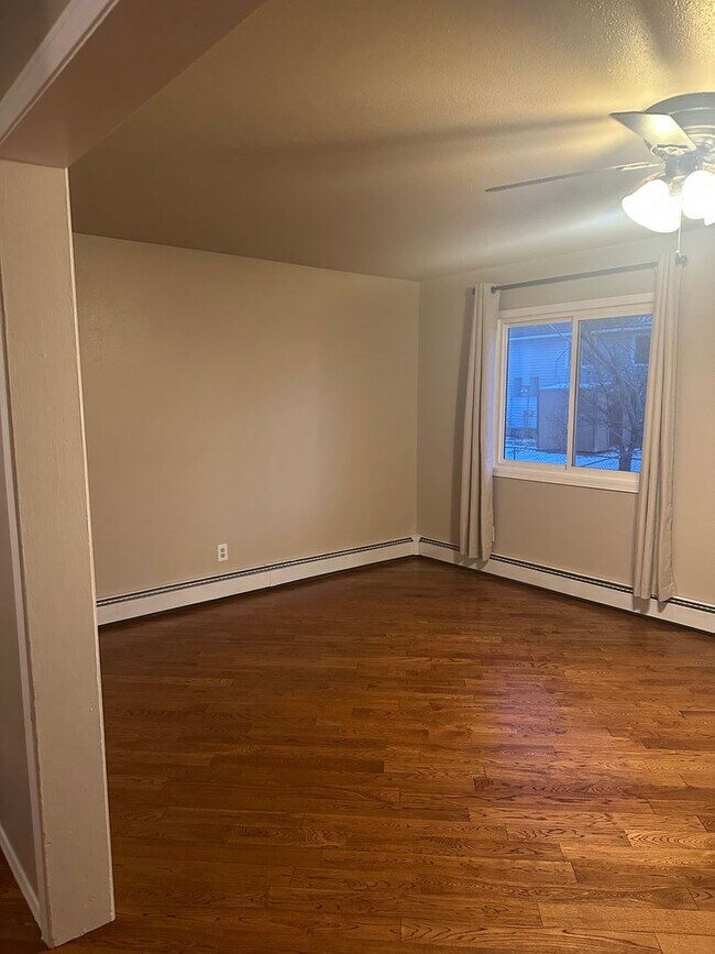 Building Photo - 380 Shoshone Ave