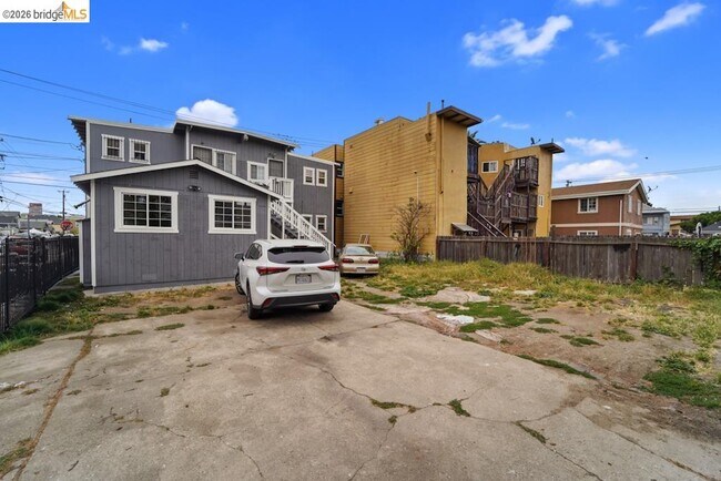 Building Photo - 400 Bissell Ave
