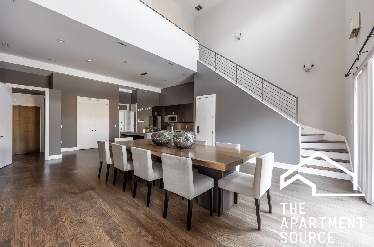 Building Photo - 1008 W Lake St