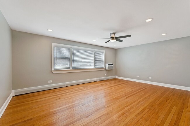 Building Photo - Beverly's Best!