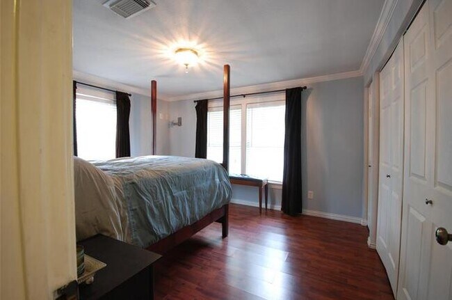 Building Photo - 1105 Avenue D