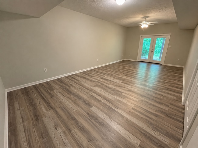 Building Photo - NOW LEASING FOR AUGUST OR JULY 2026! 1/2 DEPOSIT SPECIAL