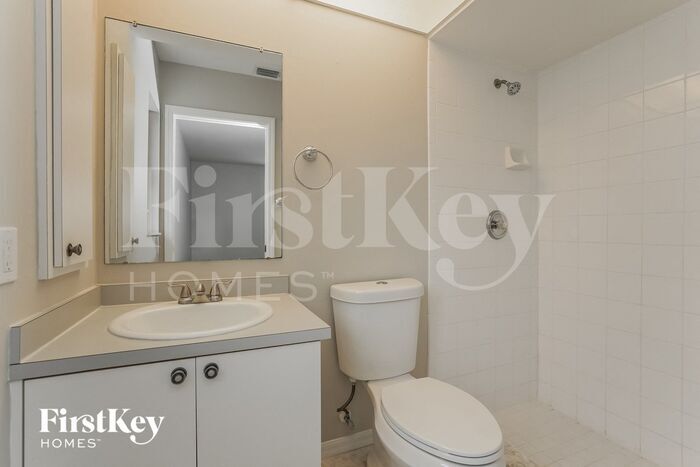 Building Photo - 2122 SE 8th Pl
