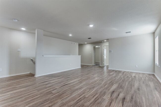 Building Photo - 1145 Maplewood Ln