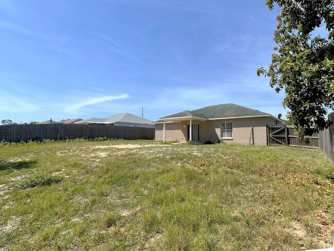 Building Photo - Three-Bedroom Home near Lake Elbert
