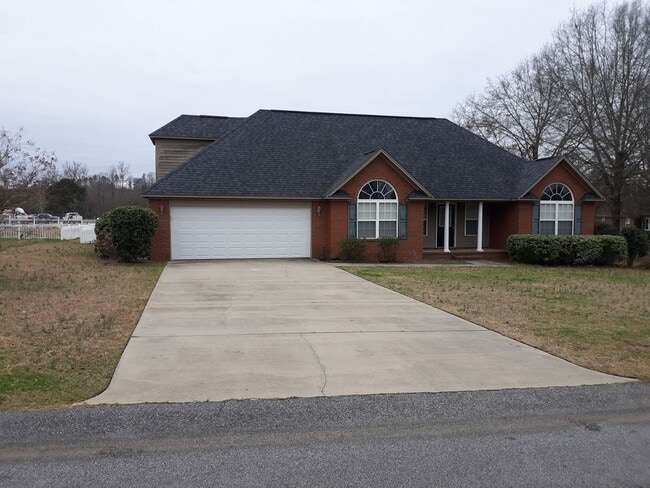 Building Photo - Lovely Brick Home Close to Shaw Air Force ...